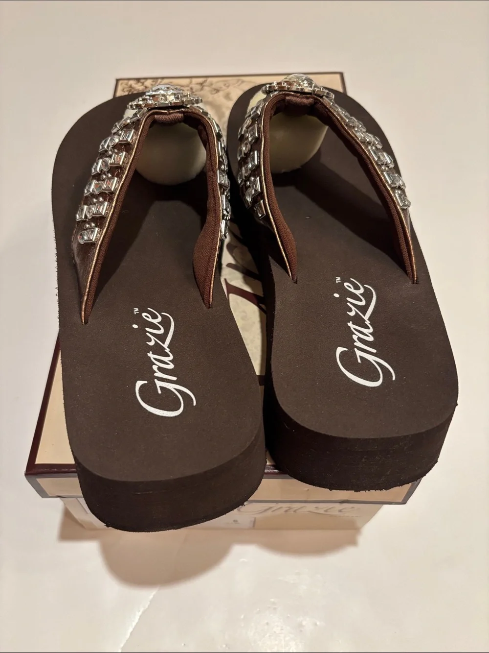 NWT Grazie Brown Jeweled Platform Thong Sandals 6 Sabina bronze hot! Bling